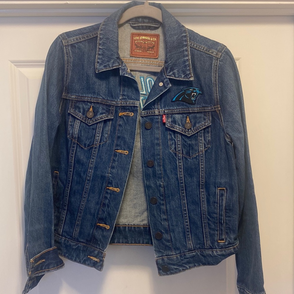 Carolina Panthers NFL Levi’s jean jacket.  Size Medium